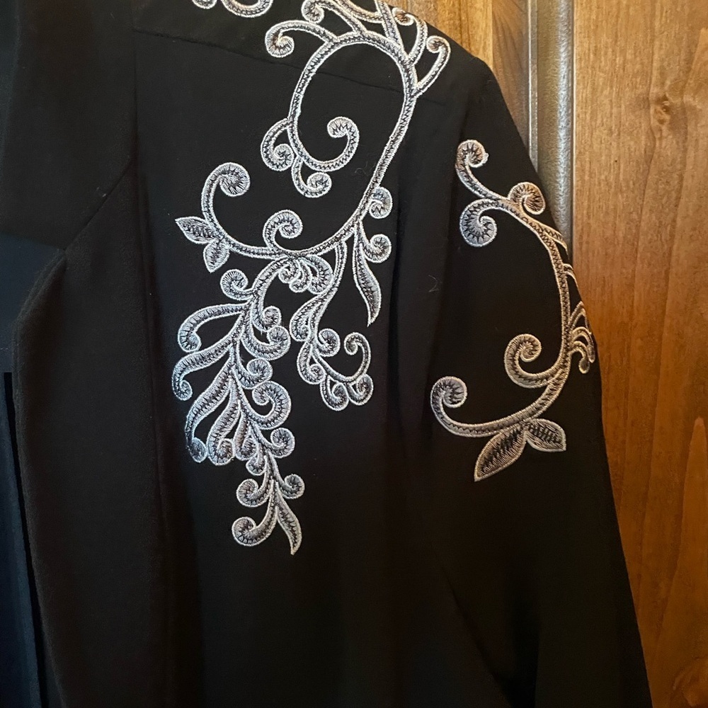 Peter Nygard embroidered jacket. Size 16 Black - Picture 3 of 4